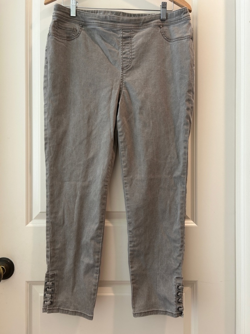 Chico’s Perfect Stretch Girlfriend Slim LegAnkle Denim Jeans LaceUp Hem size 1.5